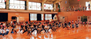 もも組さんもポンポンを持って踊って応援したよ。